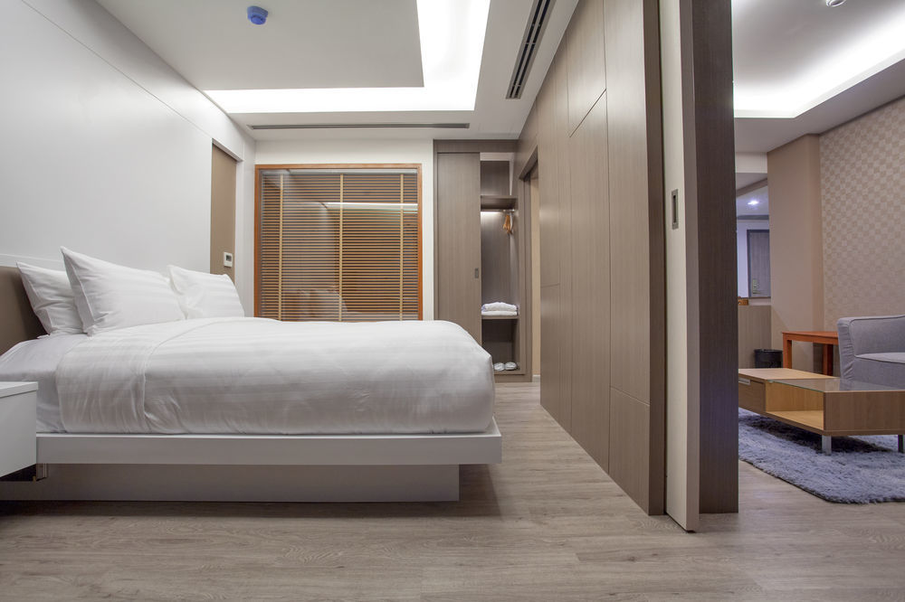 The Zense Boutique Hotel Phitsanulok Bagian luar foto